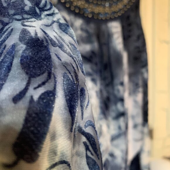 Dressbarn Women’s Top Blue Velvet Tie-Dye Burnout Sleeveless 1XL Beaded Neckline - Picture 9 of 13